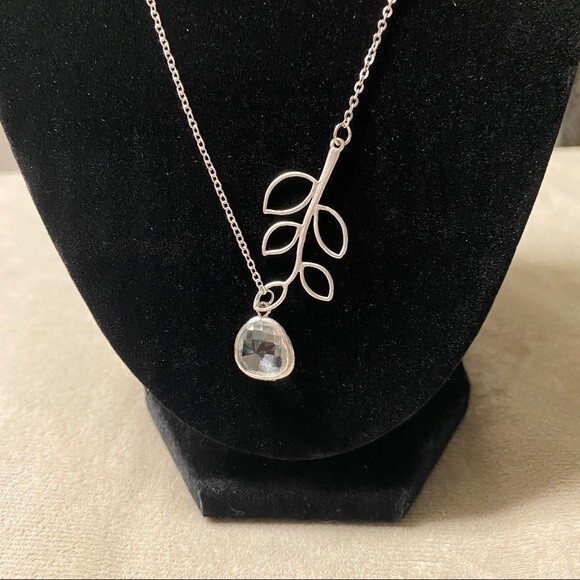 Silver tone Leaf branch necklace with clear faceted stone looped through - 20” - Picture 1 of 6